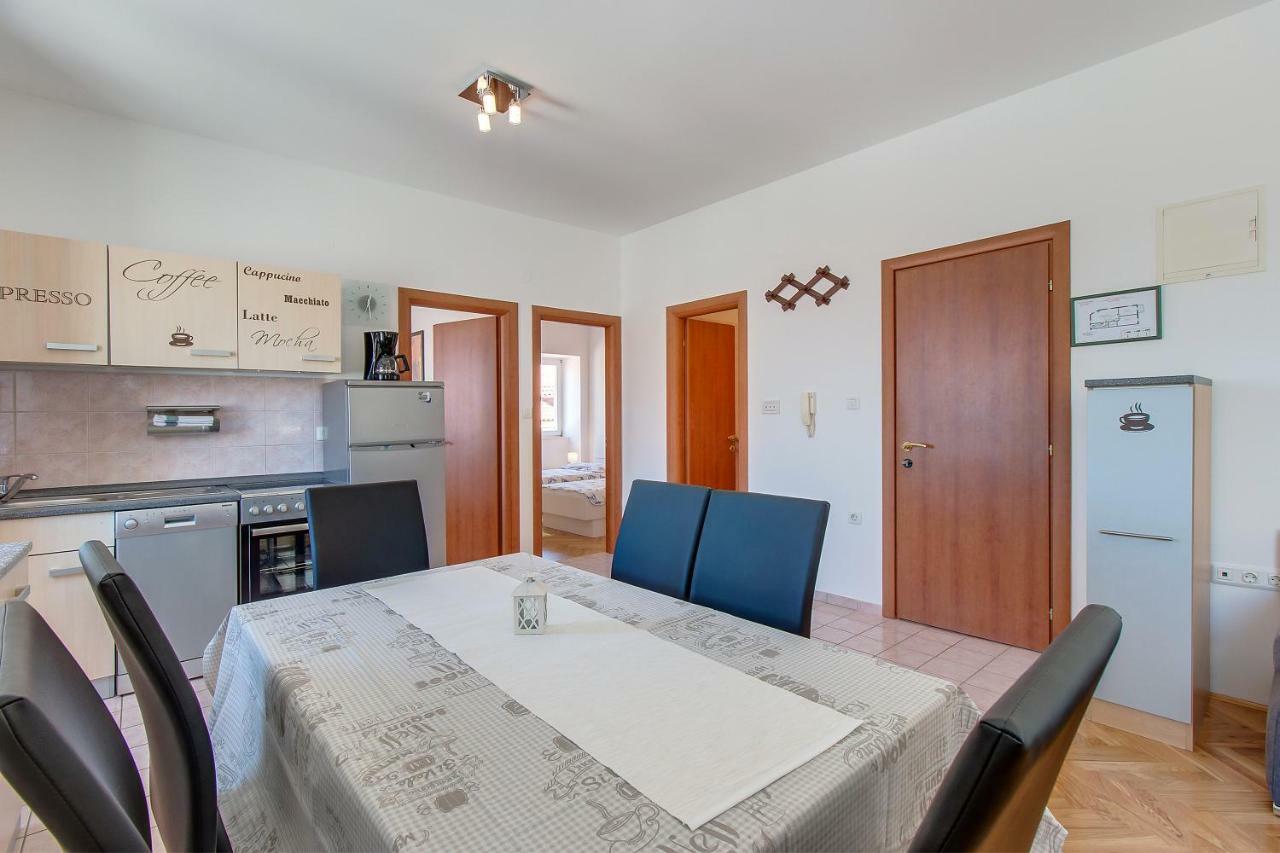 Apartments Bellus Mare Mali Lošinj Екстериор снимка
