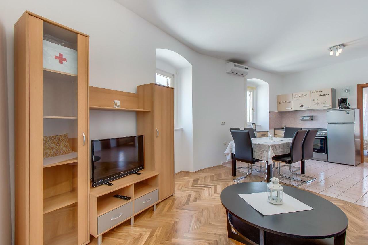 Apartments Bellus Mare Mali Lošinj Екстериор снимка